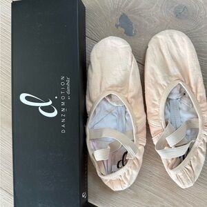 Adult Danz N Motion ballet shoes  - Pink size 7